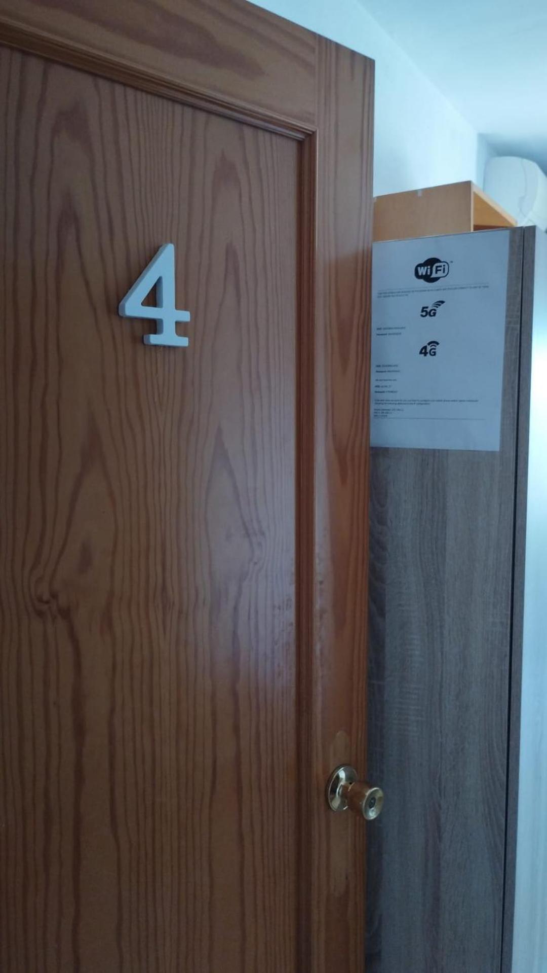 Habitaciones Privadas Con Cama Doble En Sevilla Exterior foto