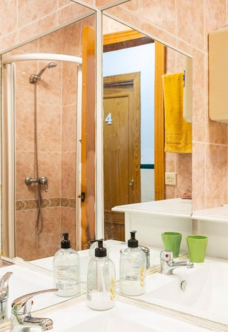 Habitaciones Privadas Con Cama Doble En Sevilla Exterior foto